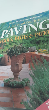 Better homes & gardens A practical guide to paving pools , paths & patios