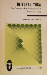 Integral Yoga: A Concept of Harmonious and Creative Living (Quest Book)