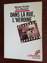 Dans la rue, l` heroine